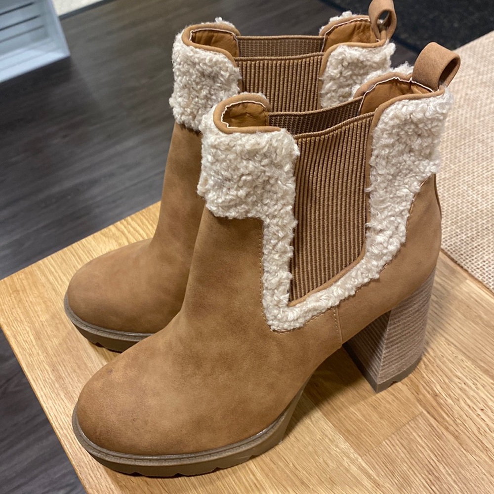 Dolce Vita Platform boots with heel. Perfect condition